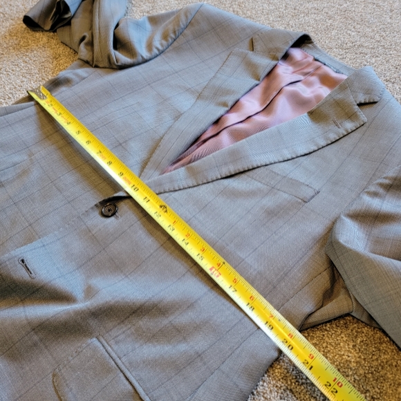 Ermenegildo Zegna 2-Piece Suit, Beige Checks, Size 42R - Picture 10 of 15